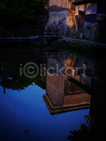 사람없음 JPG 포토 강 건물 반사 야간 야외 일본 일본전통 주택 풍경(경치)