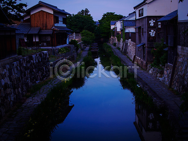 사람없음 JPG 포토 강 건물 야간 야외 일본 일본전통 주택 풍경(경치)