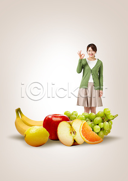 성인 성인여자한명만 여자 한국인 한명 PSD 앞모습 편집이미지 OK 레몬 미소(표정) 바나나 사과 상반신 오렌지 음식 전신 포도