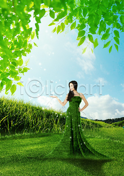 서양인 성인 성인여자한명만 여자 외국인 한명 PSD 앞모습 편집이미지 나뭇잎 녹색배경 드레스 서기 잔디 전신 환경