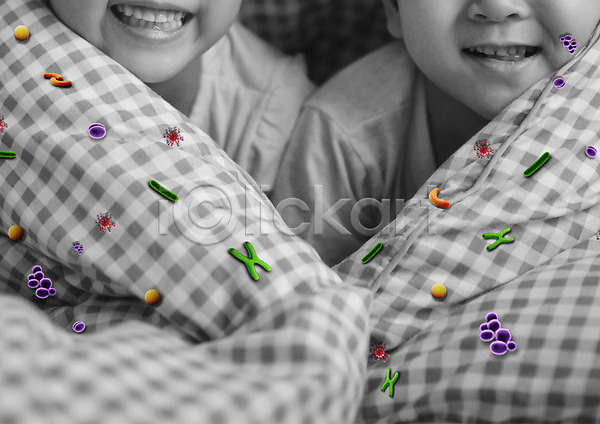 남자 두명 어린이 어린이만 여자 PSD 앞모습 편집이미지 미소(표정) 바이러스 박테리아 상반신 세균감염 의학 이불