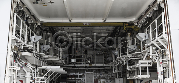 사람없음 JPG 포토 해외이미지 갑판 건물 건축양식 검은색 공백 공장 과학 금속 기계 깨짐 날씨 내부 방 백그라운드 버리기 복고 복도 부식 빛 산업 센터 수리 수확 어둠 옛날 오싹 옷걸이 장면 제어 제조 추상 튜브 폐허 포스터 해외202004 해외포토