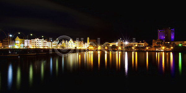 사람없음 JPG 포토 해외이미지 건물 그림 도시 도시풍경 도심 물 바다 반사 백그라운드 새벽 성 야간 일몰 저녁 전등 컬러풀 파노라마 풍경 해외202004 해외포토 황혼