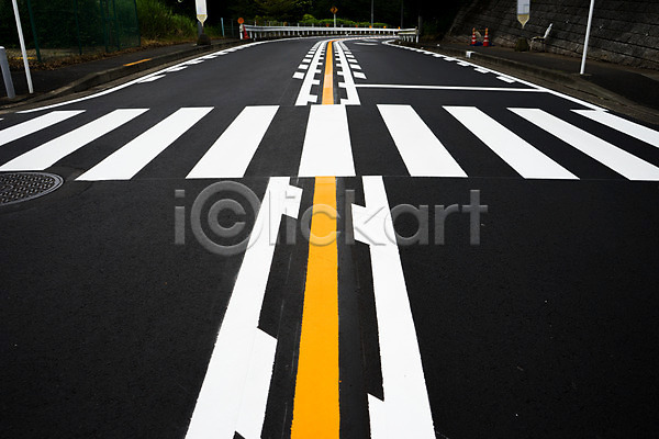 사람없음 JPG 포토 거리풍경 교통시설 도로 야외 원근감 일본 주간 중앙선 차도 차선(도로) 횡단보도
