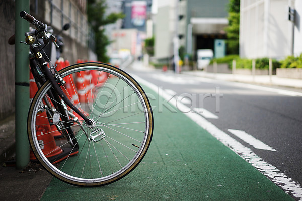 사람없음 JPG 아웃포커스 포토 거리 거리풍경 도로 도시 도시풍경 야외 일본 자전거 주간 주차 풍경(경치)