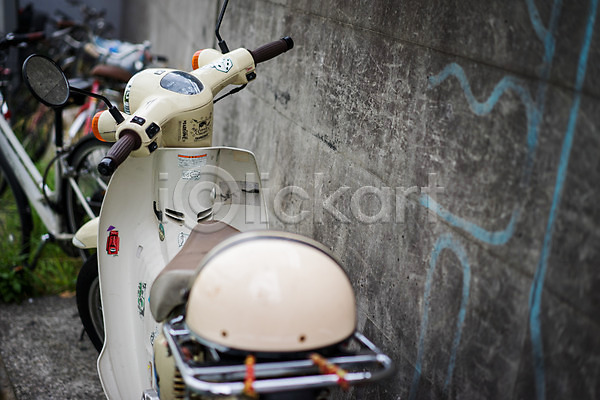 사람없음 JPG 포토 거리풍경 교통수단 담장 스쿠터 야외 육상교통 일본 주간 주차