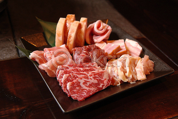 사람없음 JPG 포토 검은배경 돼지고기 부위 생고기 소고기 식재료 육류 접시