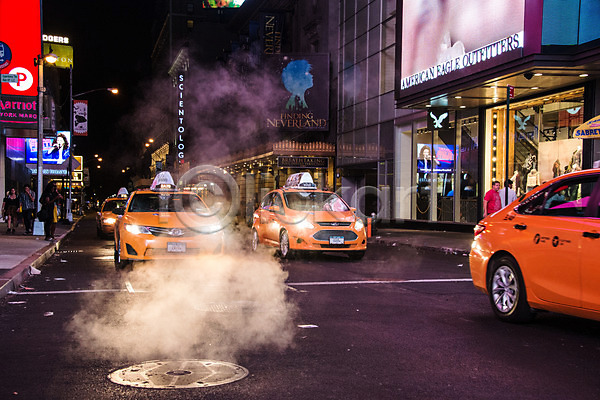 사람 JPG 포토 거리 거리풍경 도로 도시 도시풍경 도심 보행자 빌딩 야간 야경 야외 연기 유흥가 일본 자동차 택시 풍경(경치)