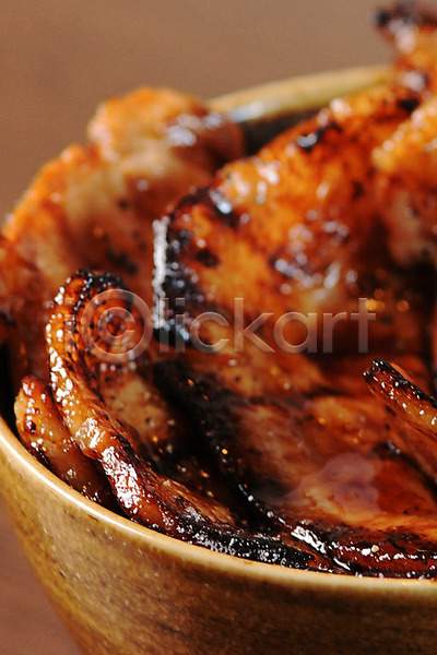 사람없음 JPG 근접촬영 아웃포커스 포토 갈색배경 고기요리 구이 그릇 돼지고기 삼겹살 일본음식