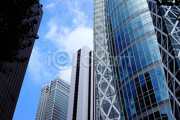 사람없음 JPG 로우앵글 포토 고층빌딩 구름(자연) 도시 도시풍경 빌딩 야외 일본 주간 풍경(경치) 하늘 현대건축