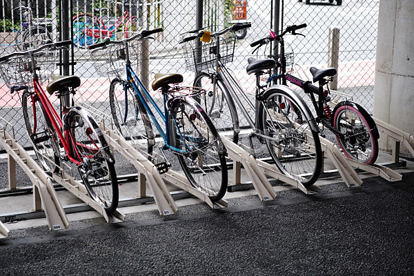 사람없음 JPG 포토 거리 거리풍경 교통 도시 도시풍경 야외 울타리 일본 자전거 주간 주차 풍경(경치)