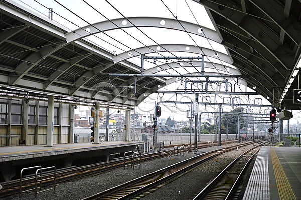 사람없음 JPG 포토 교통 교통시설 기차 기차역 기찻길 도시 도시풍경 신호등 야외 원근감 일본 전철 전철역 주간 철도의날 풍경(경치) 플랫폼