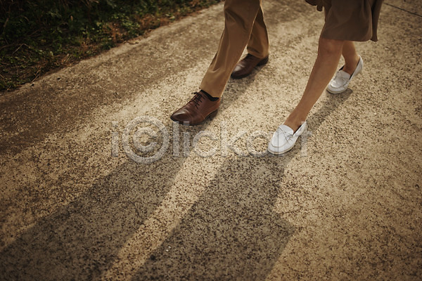 60대 남자 노년 노인만 두명 여자 한국인 JPG 포토 걷기 노부부 다리 메밀밭 실버라이프 야외 여행 제주도 주간 하반신 할머니 할아버지