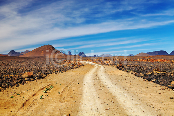 건조 뜨거움 사람없음 JPG 포토 해외이미지 가뭄 도로 모래 사막 사하라 산 선로 아프리카 알제리 암초 여행 자연 파란색 풍경(경치) 하늘 해외202004 환경 황무지