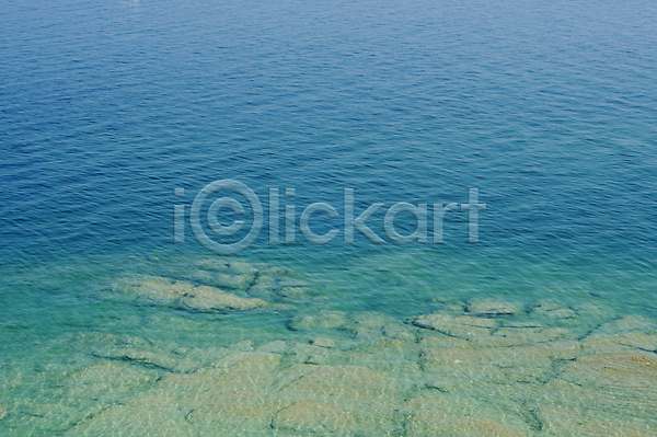 신선 침묵 활발 흐름 사람없음 JPG 포토 해외이미지 깊이 내추럴 물 물결 바다 바위 백그라운드 빛 수중 액체 여름(계절) 유럽 이탈리아 자연 잔물결 장면 젖음 질감 터키석 투명 파도 파란색 패턴 표면 해외202004 햇빛 호수