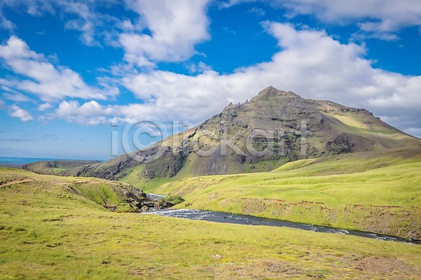 사람없음 JPG 포토 강 구름(자연) 산 아이슬란드 야외 유럽 자연 잔디 주간 초원(자연) 트래킹 풍경(경치) 하늘 해외 해외풍경