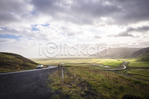 사람없음 JPG 포토 구름(자연) 도로 승용차 아이슬란드 야외 유럽 주간 풍경(경치) 하늘 한대 해외 해외풍경