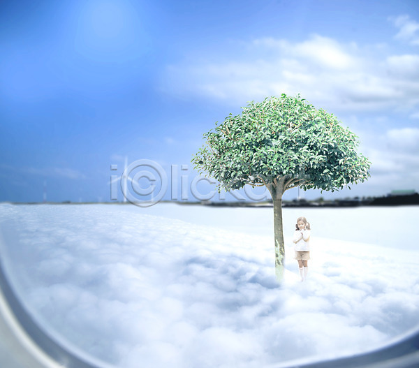 상상 소녀(어린이) 소녀만 소녀한명만 어린이 여자 한국인 한명 JPG 디지털합성 편집이미지 구름(자연) 꿈 나무 디지털아트 야외 주간 하늘 합성