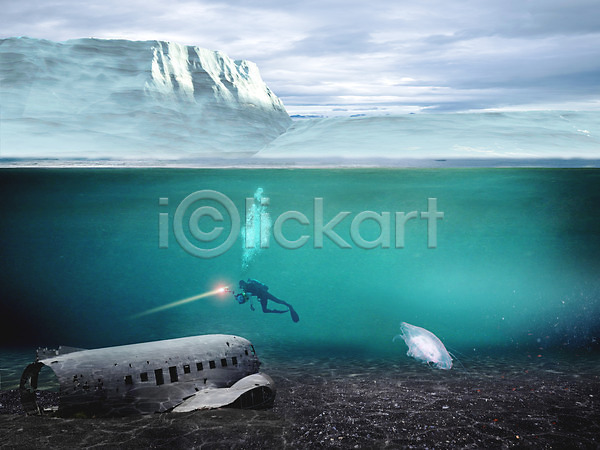 상상 성인 한명 JPG 디지털합성 편집이미지 구름(자연) 꿈 디지털아트 바닷속 빙산 빙하 수중 잠수부 잠수함 합성 해파리