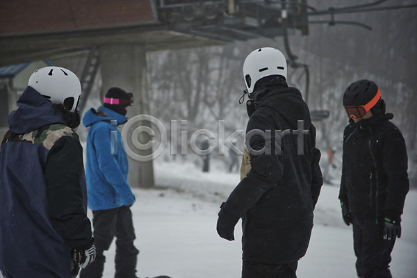 20대 30대 40대 남자 성인남자만 여러명 한국인 JPG 포토 겨울 고글 상반신 서기 스노우보더 스키복 스키장 야외 용평스키장 주간 헬멧