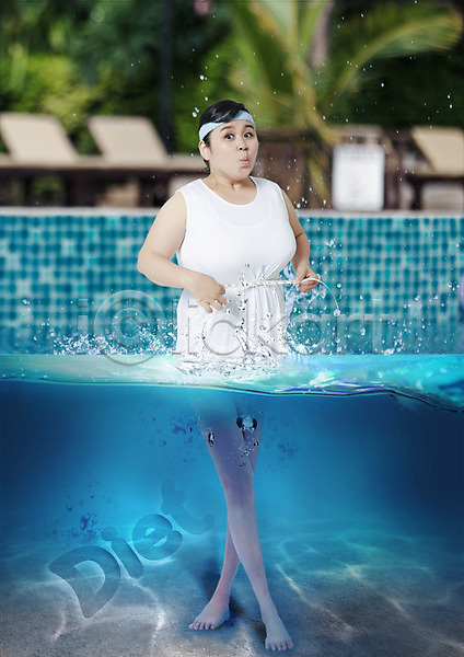 30대 성인 여자 한국인 한명 PSD 앞모습 편집이미지 날씬함 놀람 물 비만 서기 수면 수영장 수중 전신 허리둘레