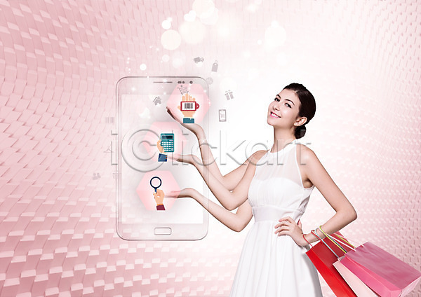 20대 백인 성인 여자 한명 PSD 편집이미지 계산기 돋보기 들기 미소(표정) 바코드 상반신 쇼핑 쇼핑백 스마트폰
