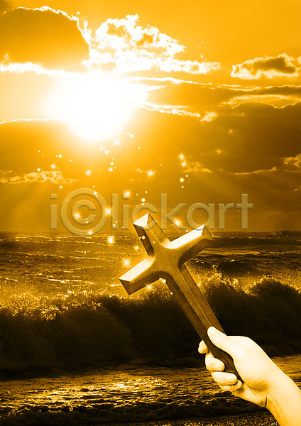 신체부위 한명 PSD 편집이미지 기독교 들기 바다 빛 손 십자가 일몰 파도 한손 해변 햇빛