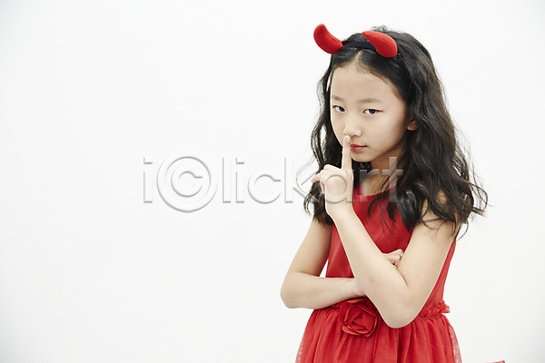 소녀(어린이) 소녀한명만 어린이 어린이만 여자 한국인 한명 JPG 앞모습 포토 놀이 뿔 상반신 서기 손짓 쉿 실내 악마 어린이라이프 조용