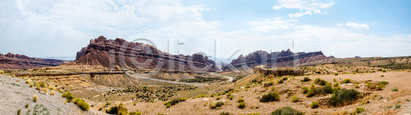 울퉁불퉁 사람없음 JPG 포토 해외이미지 고속도로 곡선 골짜기 껍질 내추럴 도로 땅 막 미국 방문 부식 북아메리카 빨간색 사암 서쪽 야외 언덕 여행 자연 쥬라기 지구 지역 지질학 컬러풀 파노라마 풍경 해외202004 해외포토 환경