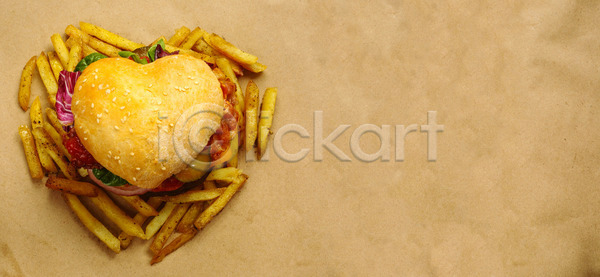 사랑 클래식 사람없음 JPG 포토 해외이미지 갈색 굽기 그릴 깨 돼지고기 먹기 모양 바비큐 발렌타인데이 백그라운드 번 베이컨 상추 샌드위치 소고기 속도 식사 심볼 육류 음식 점심식사 정상 종이 채소 치즈 치즈버거 카피스페이스 컨셉 텍스트 튀김 패스트푸드 프랑스어 하트 해외202004 해외포토 핸드메이드 햄버거