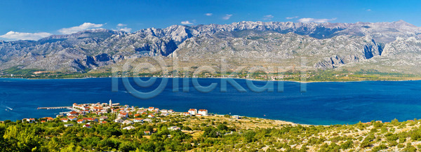 사람없음 JPG 포토 해외이미지 건물 건축양식 교회 국립공원 그림 놀람 도시 도시풍경 마을 만 바다 바위 산 언덕 여름 여행객 역사 옛날 유럽 전통 주택 지중해 채널 크로아티아 타운 탑 파노라마 파란색 풍경 하늘 해외202004 해외포토 휴가