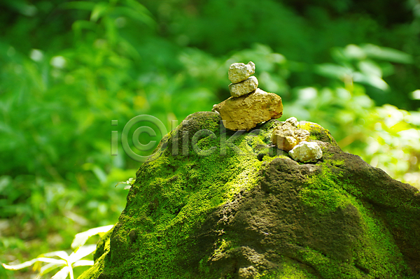 사람없음 JPG 포토 돌(바위) 바위(돌) 석탑 쌓기 야외 이끼 일본 자연 주간 풍경(경치)