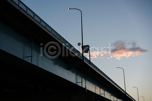 사람없음 JPG 포토 가로등 고속도로 구름(자연) 다리(건축물) 야외 일몰 일출 주간 풍경(경치) 하늘