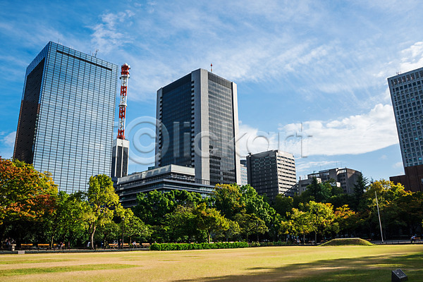 사람없음 JPG 포토 건물 공원 구름(자연) 나무 도시 도쿄 빌딩 야외 일본 잔디 주간 탑 풍경(경치) 하늘