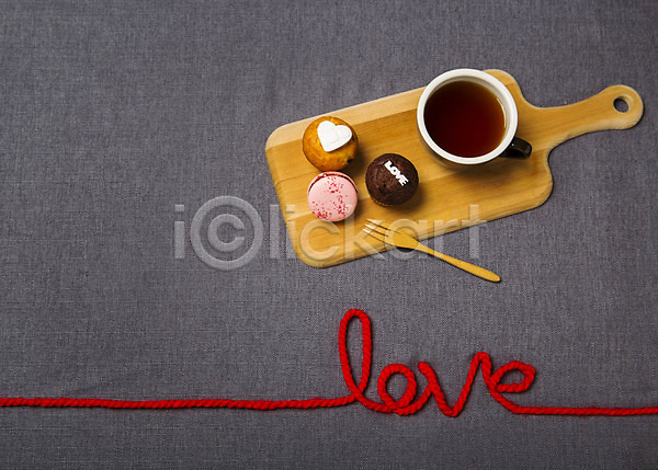 사랑 사람없음 JPG 포토 기념일 끈 도마(주방용품) 디저트 머핀 발렌타인데이 백그라운드 스튜디오촬영 커피 커피잔 파스텔톤 포크 화이트데이