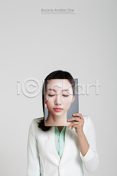 성인 성인여자한명만 여자 한국인 한명 PSD 디지털합성 편집이미지 눈감음 들기 상반신 의료성형뷰티 정장 책 컨셉 합성