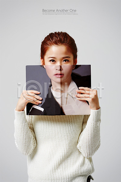 성인 성인여자한명만 여자 한국인 한명 PSD 디지털합성 편집이미지 들기 상반신 책 컨셉 합성