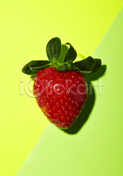 사람없음 JPG 포토 과일 딸기 연두색 음식 제철과일 초록색 팝아트 한개