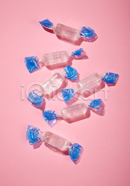 사람없음 JPG 포토 디저트 분홍색 사탕 알사탕 여러개 음식 파란색 팝아트