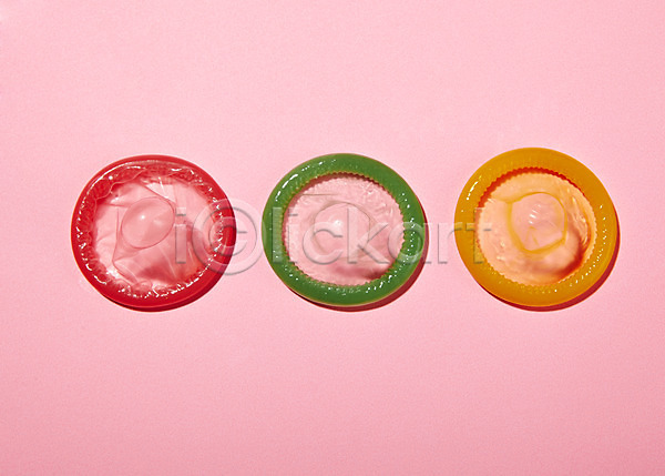사람없음 JPG 포토 노란색 분홍색 빨간색 세개 초록색 콘돔 팝아트 피임기구