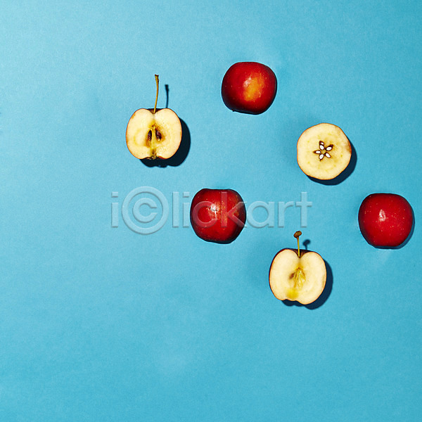 사람없음 JPG 포토 과일 단면 사과(과일) 여러개 음식 팝아트 하늘색