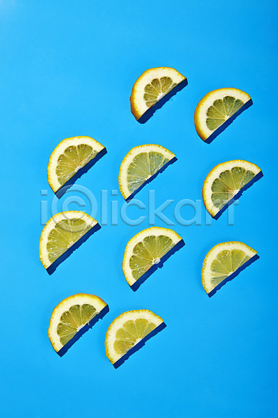 사람없음 JPG 포토 과일 레몬 여러개 음식 조각 트로피컬아트 팝아트 하늘색