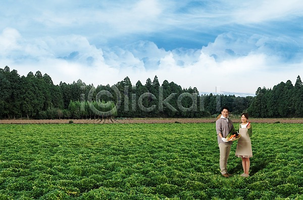 남자 두명 성인 여자 한국인 PSD 편집이미지 구름(자연) 나무 바구니 밭 야외 주간 채소 커플 편집 합성