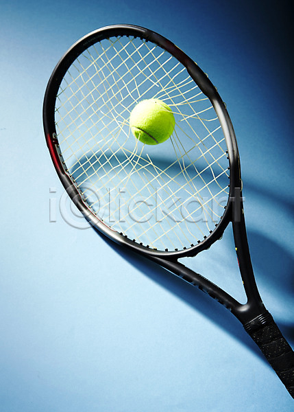 사람없음 JPG 포토 산산조각 손상 스튜디오촬영 실내 오브젝트 테니스 테니스공 테니스라켓 테니스용품