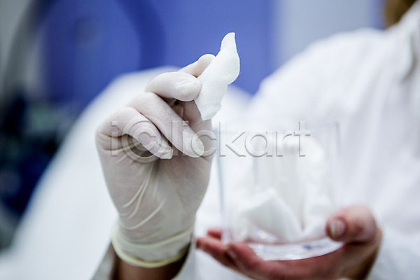 신체부위 한명 JPG 아웃포커스 포토 고무장갑 들기 손 솜 양손 치과 치과의사