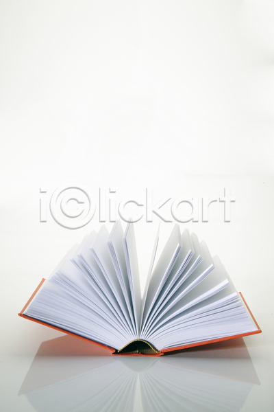 사람없음 JPG 포토 해외이미지 공백 교육 도서관 독서 오픈 종이 책 카피스페이스 페이지 한개 해외202004 흰색