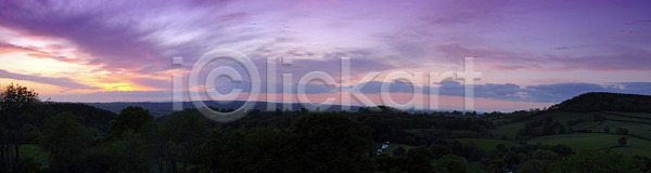 사람없음 JPG 포토 해외이미지 구름 나무 내추럴 수평선 시골 일몰 자연 초록색 태양 풍경 하늘 해외202004 해외포토 햇빛 황무지