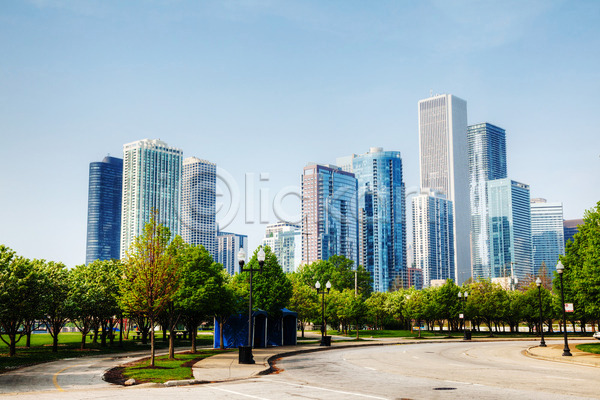 사람없음 JPG 포토 해외이미지 건물 건축양식 고층빌딩 구름(자연) 금융 도시 도시풍경 도심 미국 사무실 스카이라인 시카고 탑 파노라마 파란색 하늘 해외202004