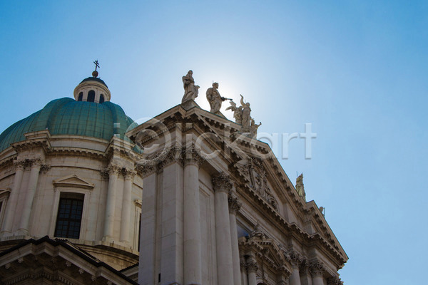 새로움 사람없음 JPG 포토 해외이미지 교회 대성당 도시 로마인 바실리카 성당 역사 이탈리아 지붕 타일 탑 파란색 하늘 해외202004