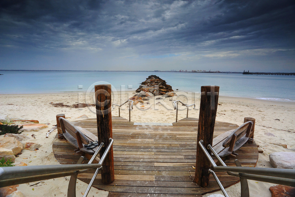 사람없음 JPG 포토 해외이미지 갑판 구름(자연) 그림 놀람 만 모래 목재 물 바다 수목 수영 스포츠 시드니 야외 의자 파란색 풍경(경치) 해외202004 호주 휴가